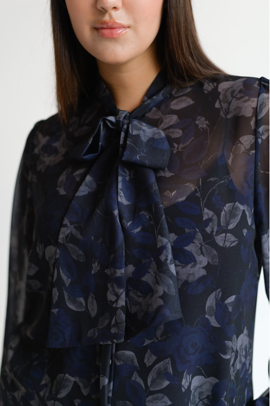 Блуза из шифона с завязками на воротнике